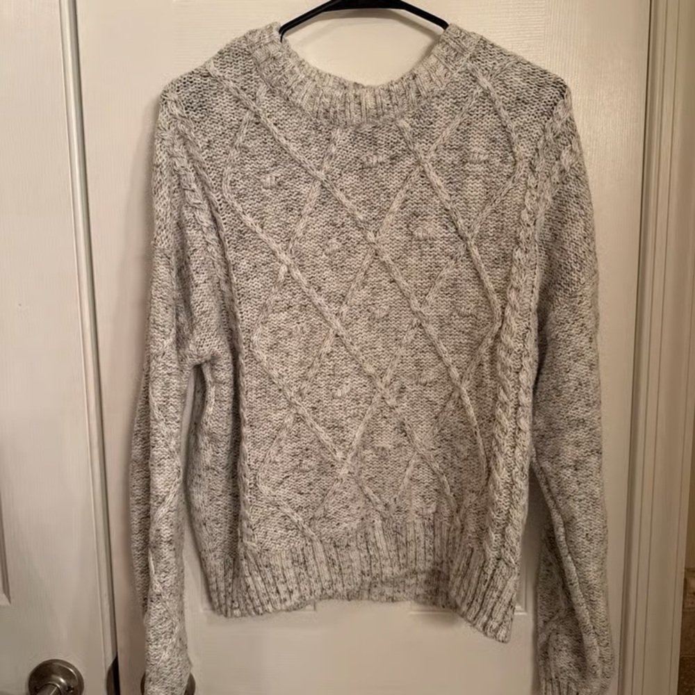 Time and Tru Light Gray Cable Knit Sweater